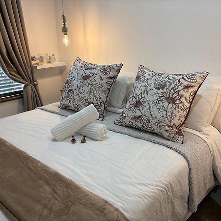 Luxury Upmarket Guesthouse 20 On 4Th Рюстенбург Экстерьер фото