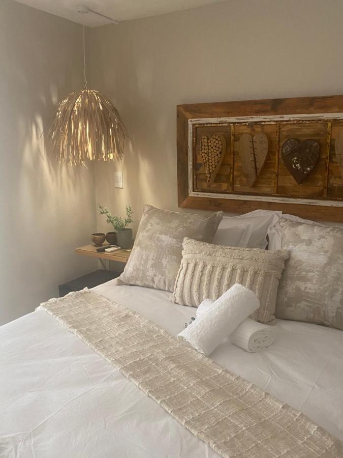 Luxury Upmarket Guesthouse 20 On 4Th Рюстенбург Экстерьер фото