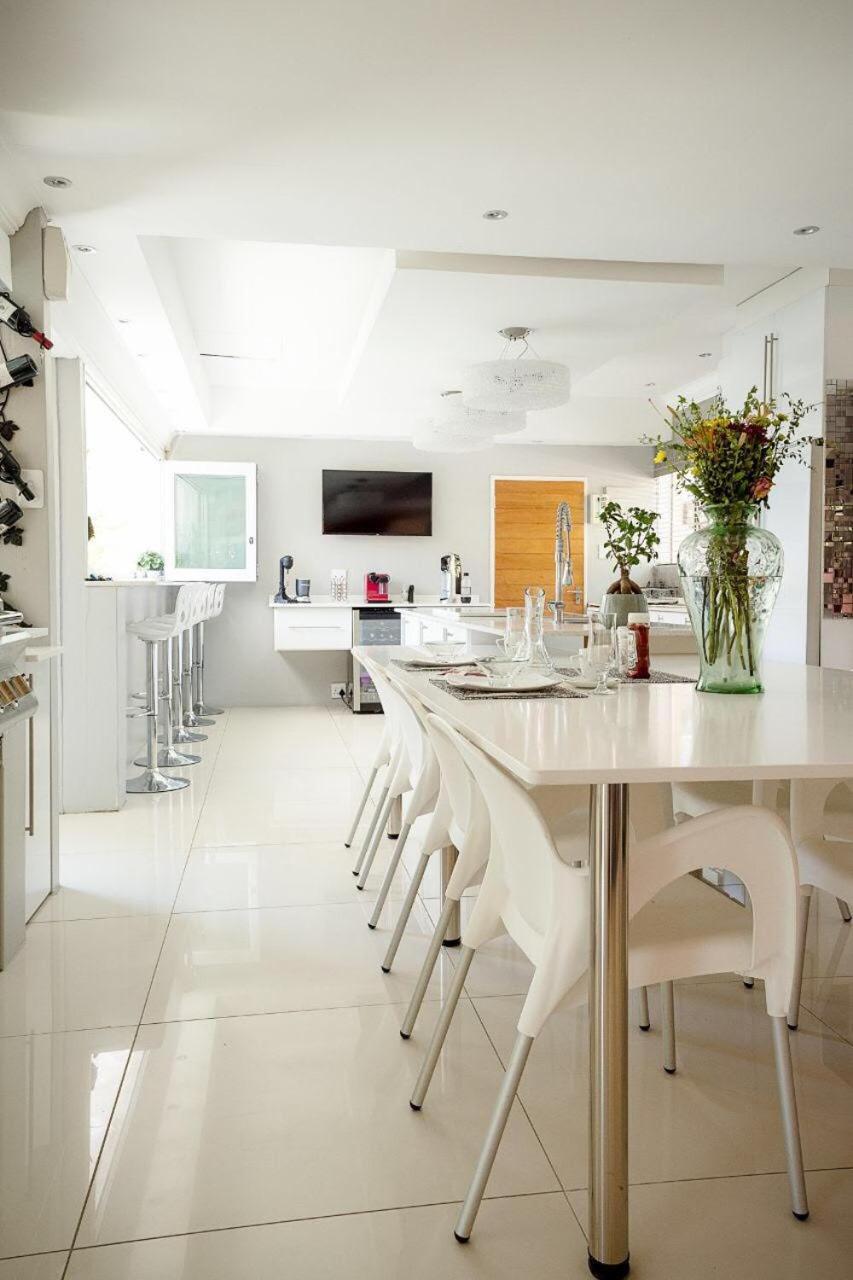 Luxury Upmarket Guesthouse 20 On 4Th Рюстенбург Экстерьер фото