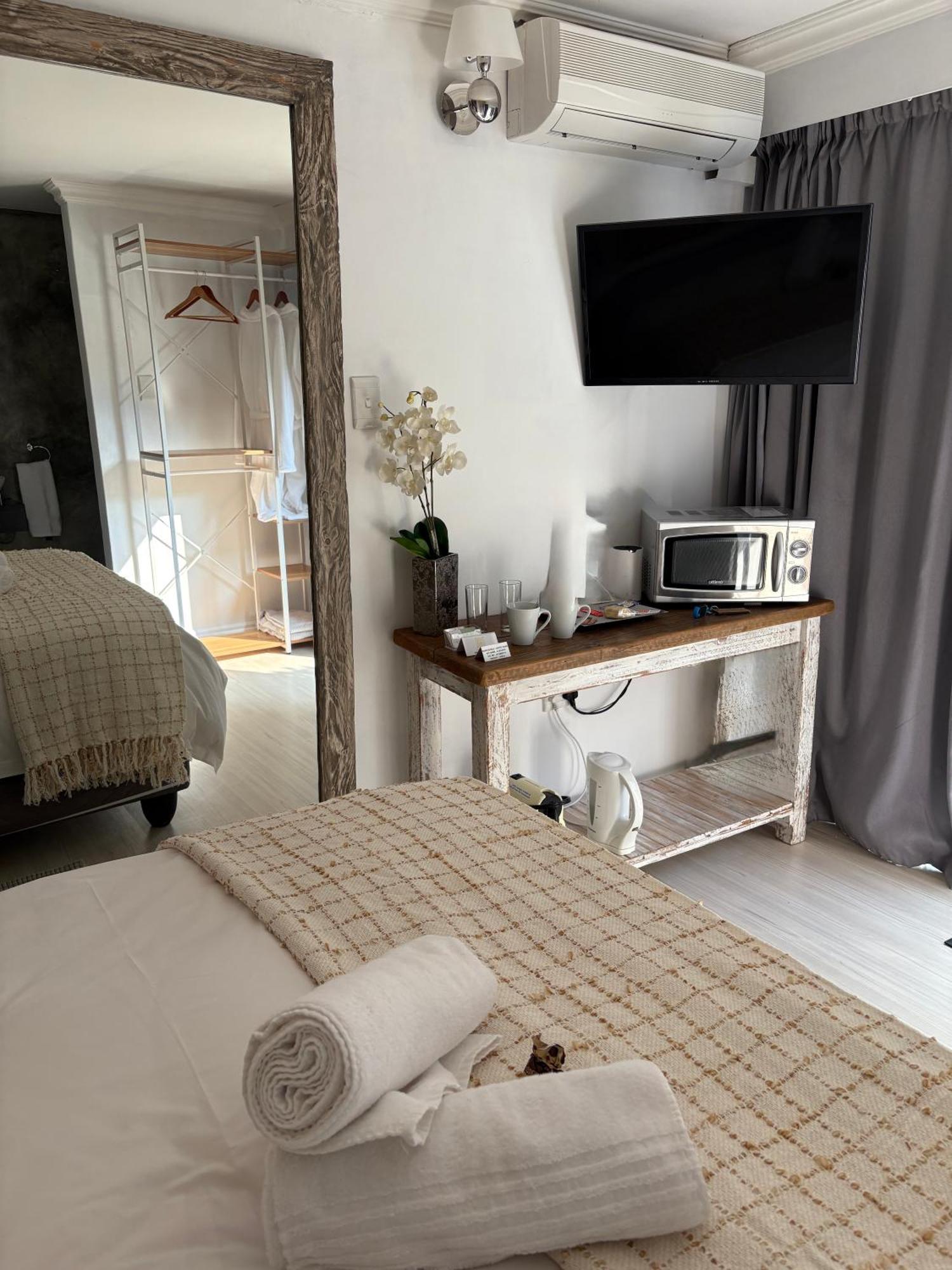 Luxury Upmarket Guesthouse 20 On 4Th Рюстенбург Экстерьер фото